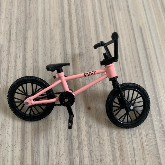 Tech Deck BMX Finger Bikes Freestyle Hits Cult Pink New - no box, Metal Frame - Picture 3 of 4